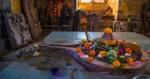 Що таке лінгам і як він представляє Шиву?