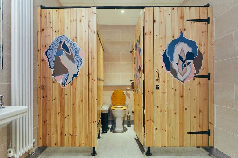 painting-vulvas-in-toilets-2